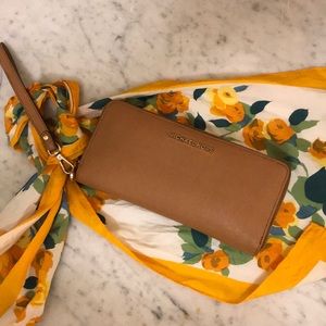Barely used Michael Kors wristlet/wallet